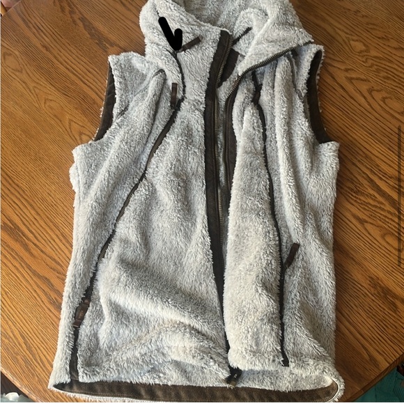 Kuhl flight faux fur vest - Picture 2 of 4